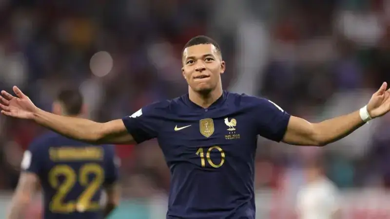 Kylian Mbappé — Francia